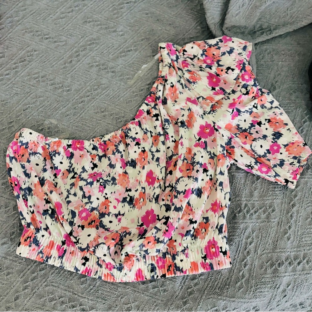 Floral one shoulder cropped top